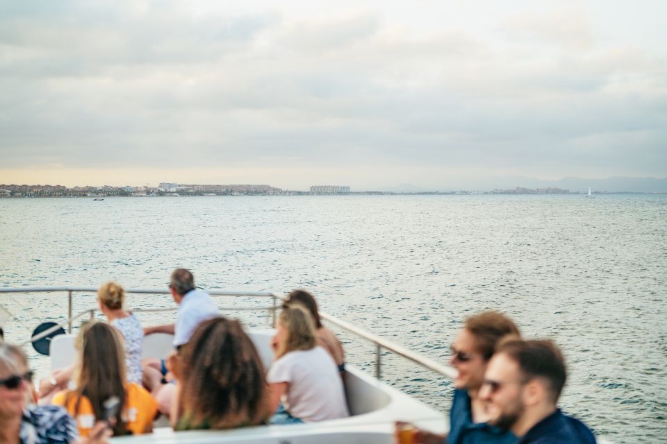Valencia: Sunset or Daytime Catamaran Cruise with Drink - Meet at BORAMAR: Boarding Logistics That Affect Your Seat and Mood