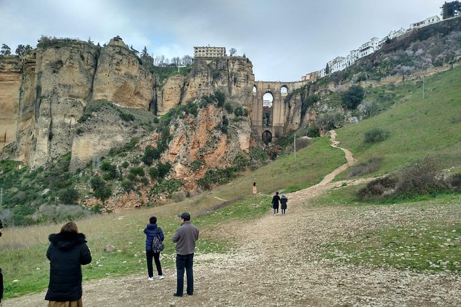 White Villages and Ronda Day Tour from Seville - Ronda: Two Cliffs, the New Bridge, and Free Time That Lets You Choose Your Pace
